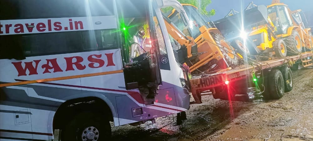 Volvo bus rams into truck parked in Etawah, eight passengers injured, woman killed in another accident