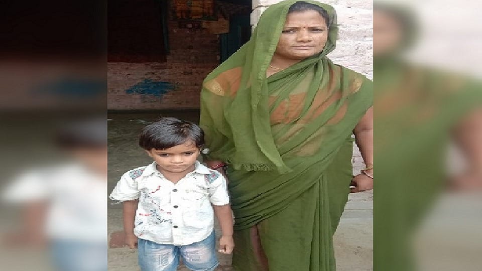 school teacher went away after locking girl in school in faridpur Bareilly