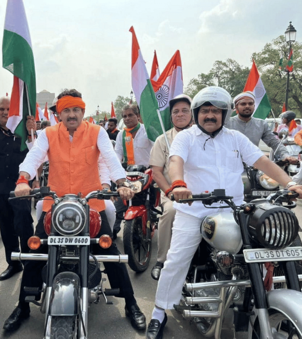 BJP MP Manoj Tiwari apologises to Delhi Traffic Police for breaking traffic rules