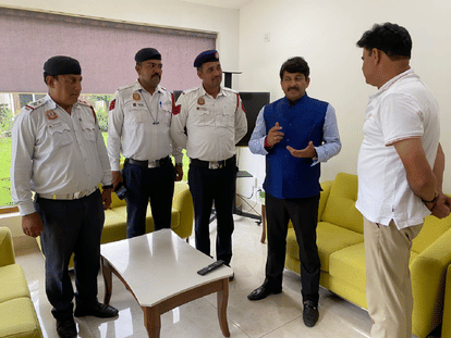 BJP MP Manoj Tiwari apologises to Delhi Traffic Police for breaking traffic rules