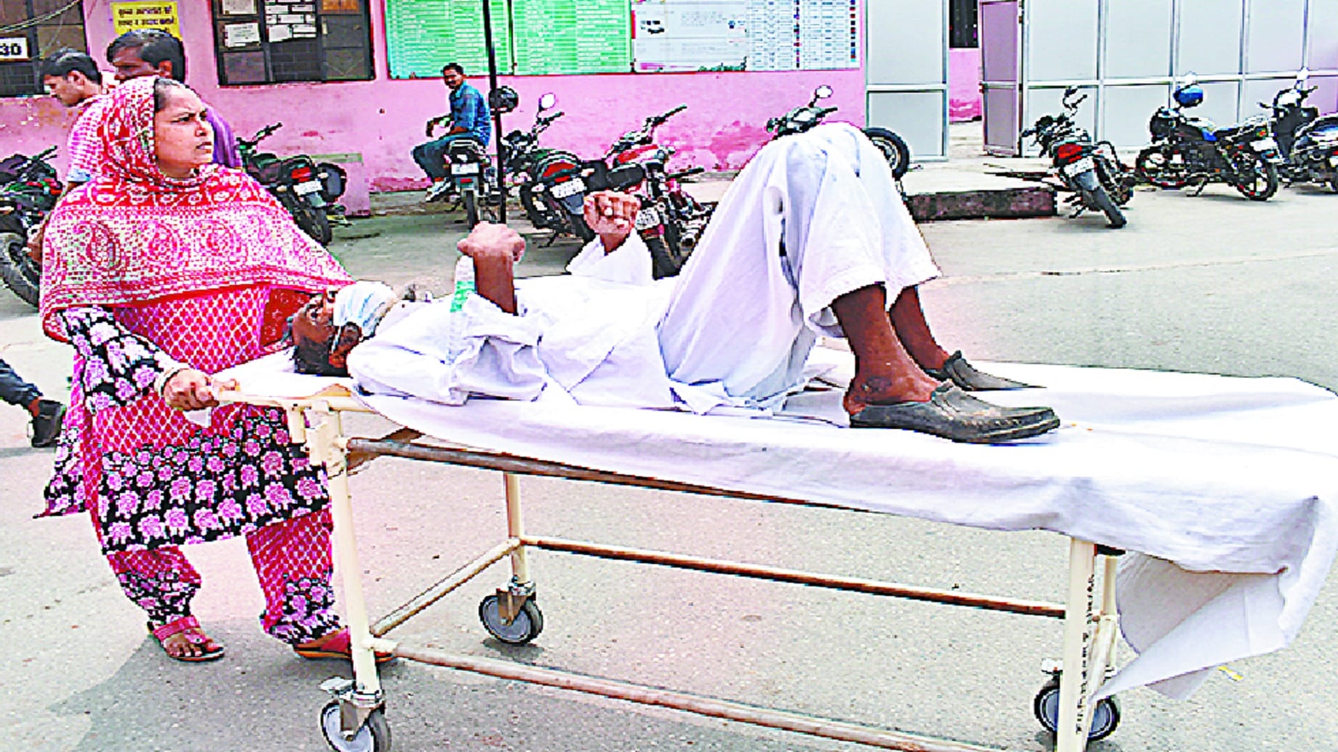There has been great negligence with patients in district hospital in Meerut see photos