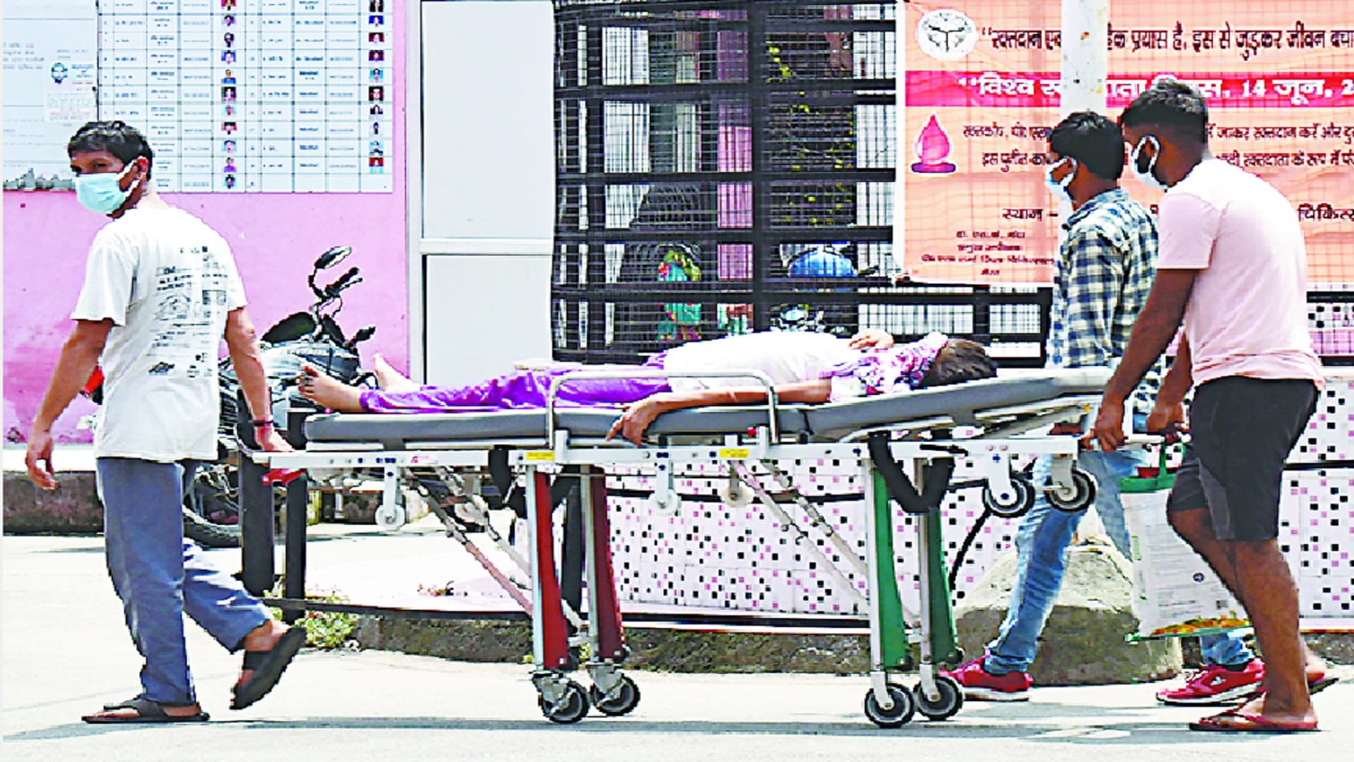 There has been great negligence with patients in district hospital in Meerut see photos