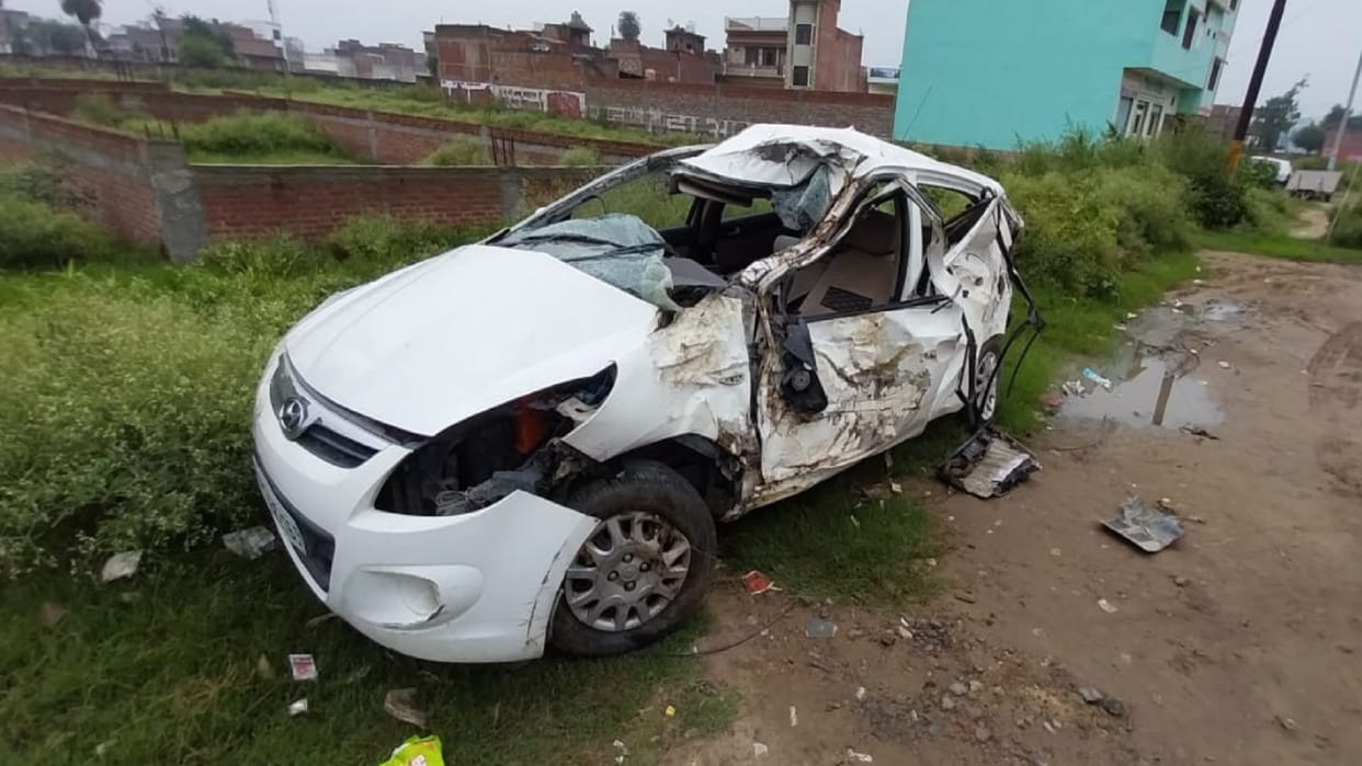 Three people has died and two injured in car accident in Bijnor district of Uttar Pradesh