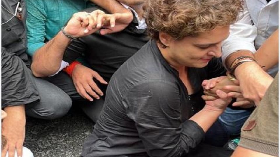 Allegations on Priyanka, Woman policeman's hand twisted during protest, picture goes viral