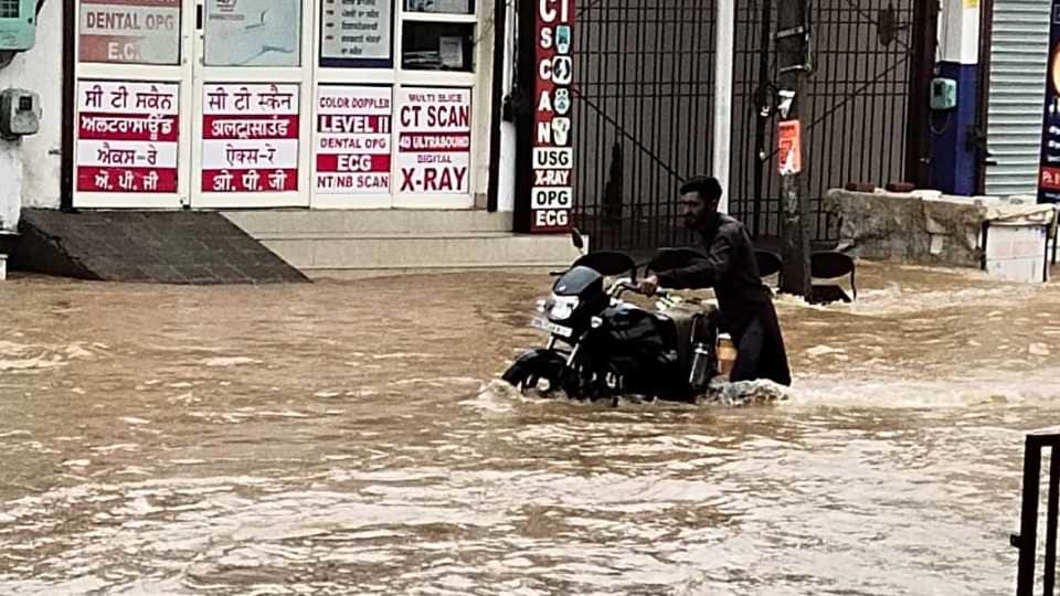 Heavy rain in Pathankot of Punjab