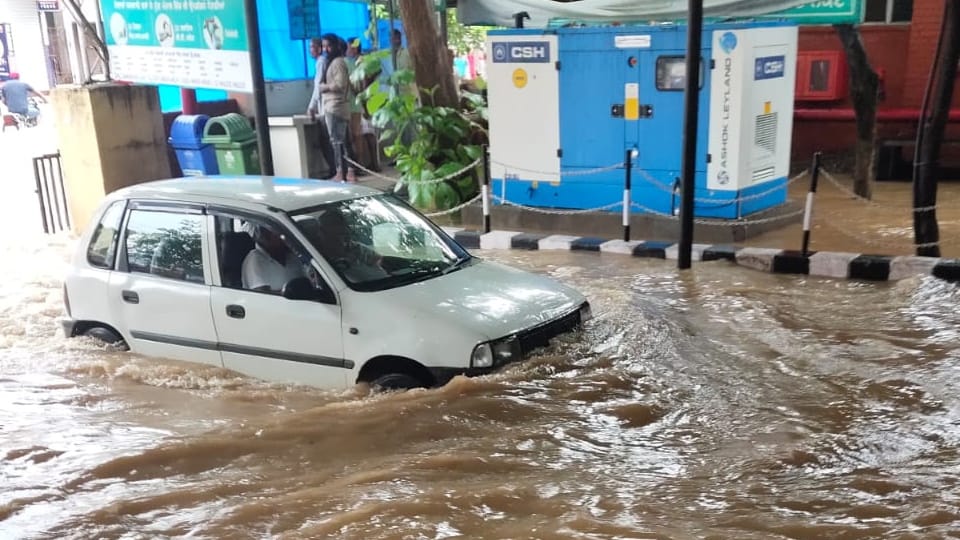Heavy Rain in Pathankot and Amritsar, punjab weather Update