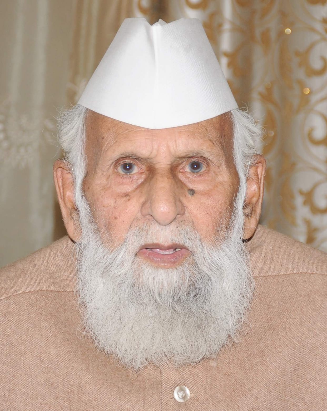 Putting tricolor flag at home, it is human's will not to put it: Burke
