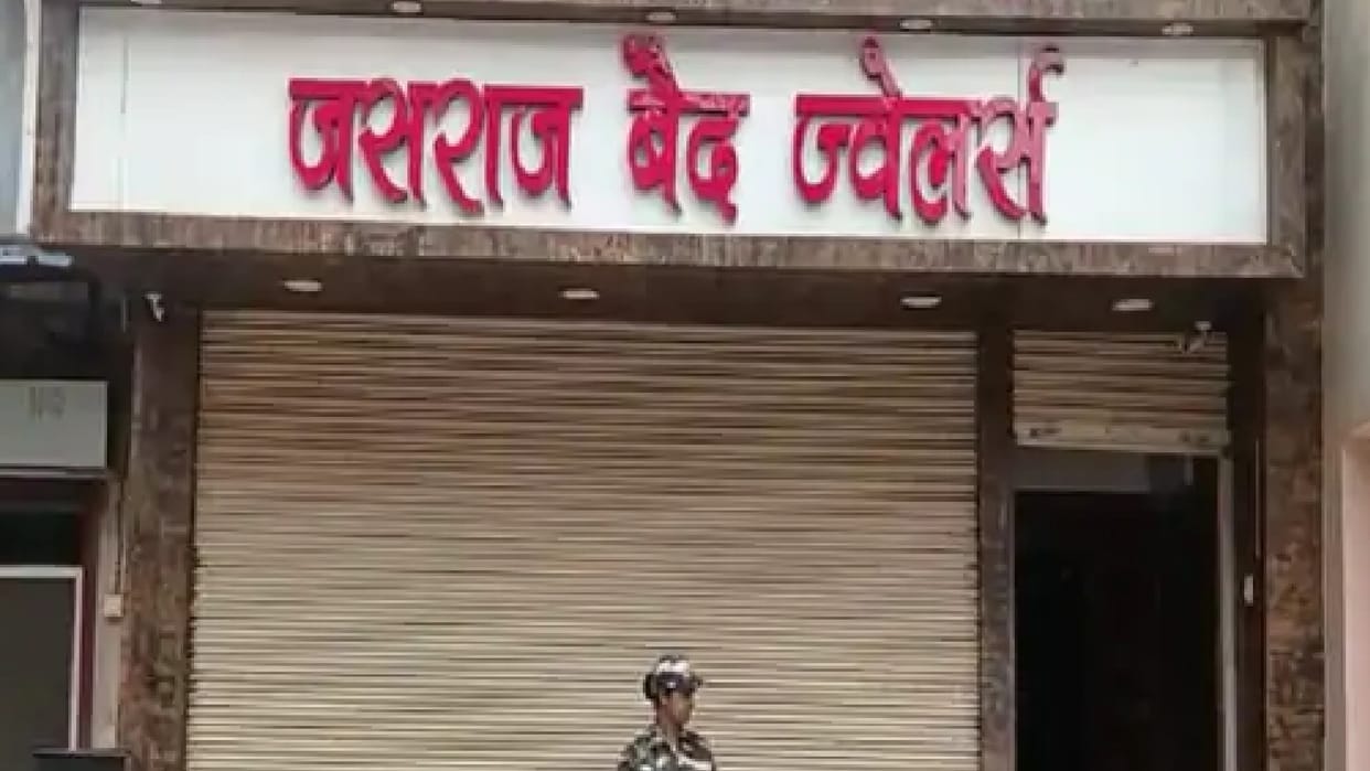 ED Raid at jewelers in Raipur and Rajnandgaon, raids on ca's bases in Durg