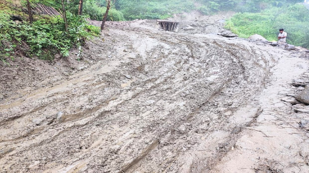 Uttarakhand Weather125 roads including three state roads are closed in state