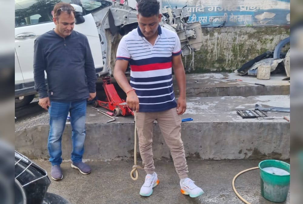 Dehradun news: Snake enter in Car for Three Hours