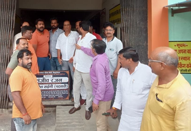 BJP protest at Nagar Parishad office complex