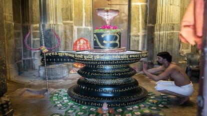 Shravan month special Socialist concept and Shiva in Indian culture
