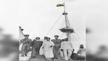 Stalin changed his Twitter profile picture, Karunanidhi with tricolour in background