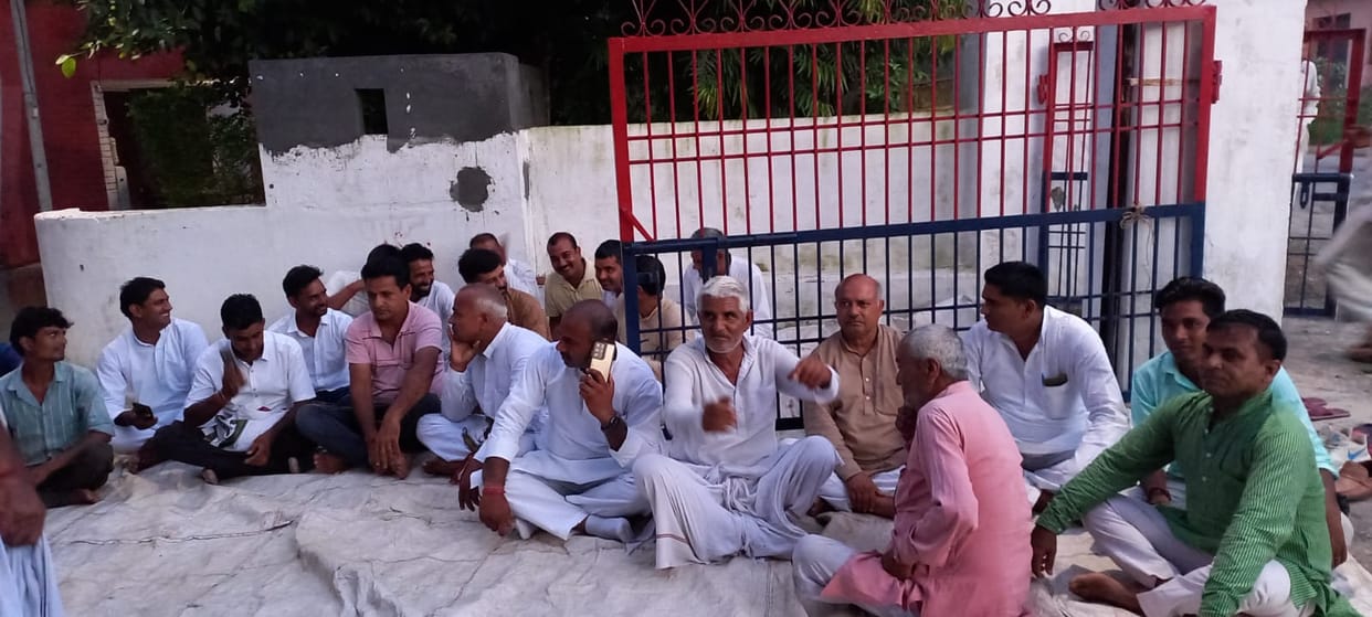 The police were accused of one-sided action, picketed the Kotwali
