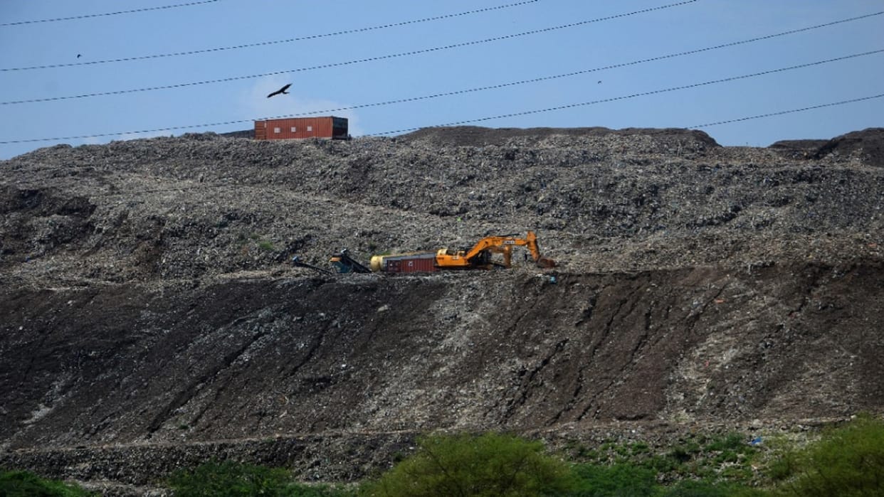 power plant ready in Okhla Tehkhand capacity to dispose of 2000 metric tonnes of waste per day