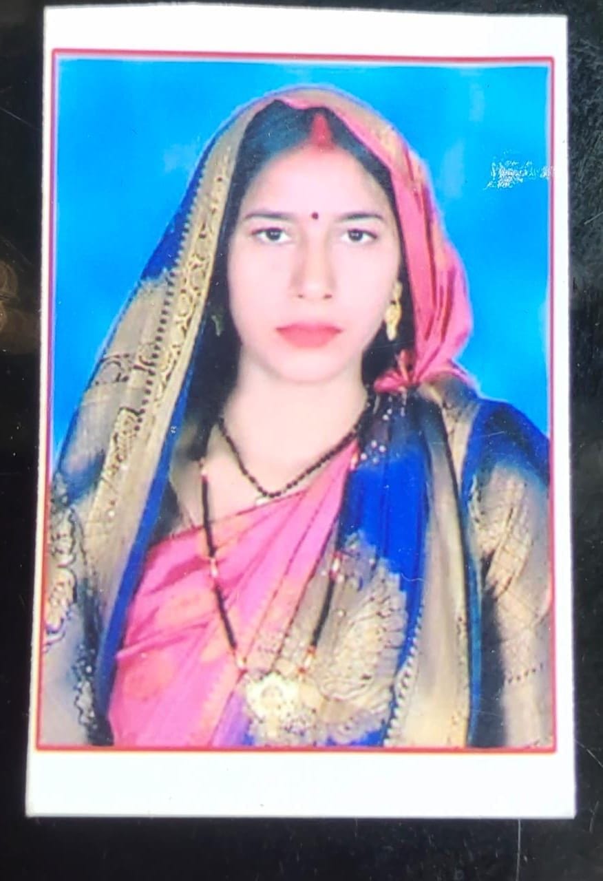 Wife committed suicide by hanging in Etawah