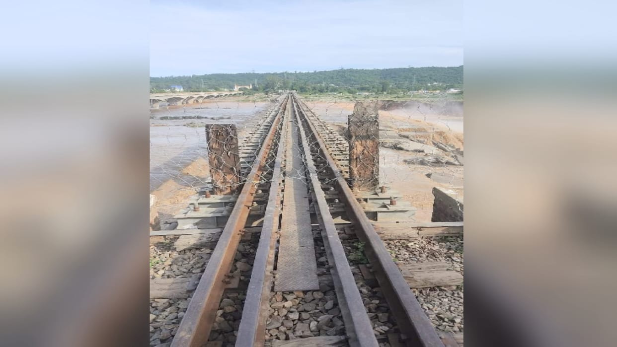 Railway bridge built on Chakki Khad declared unsafe, thousands of passengers will no longer be able to travel