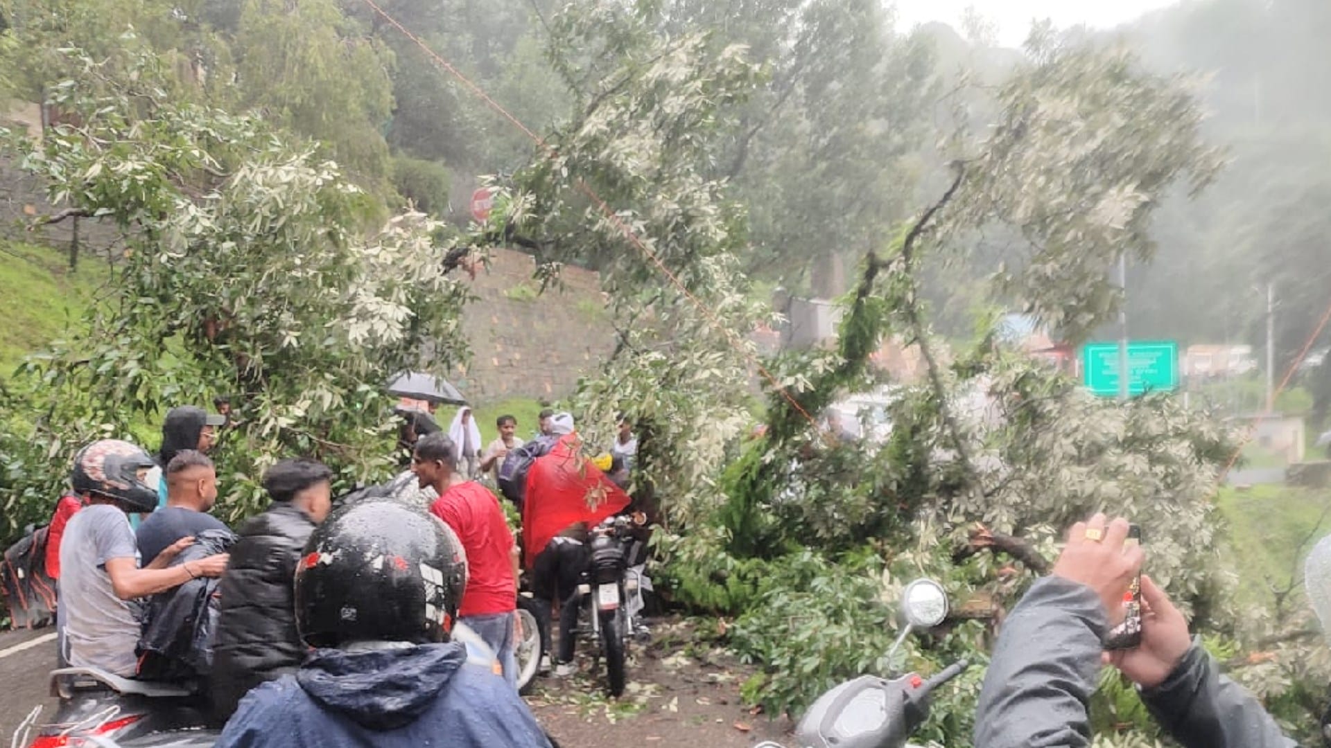 Himachal Weather update Four NHs remained closed for hours due to landslides, 55 other roads and 25 power tran