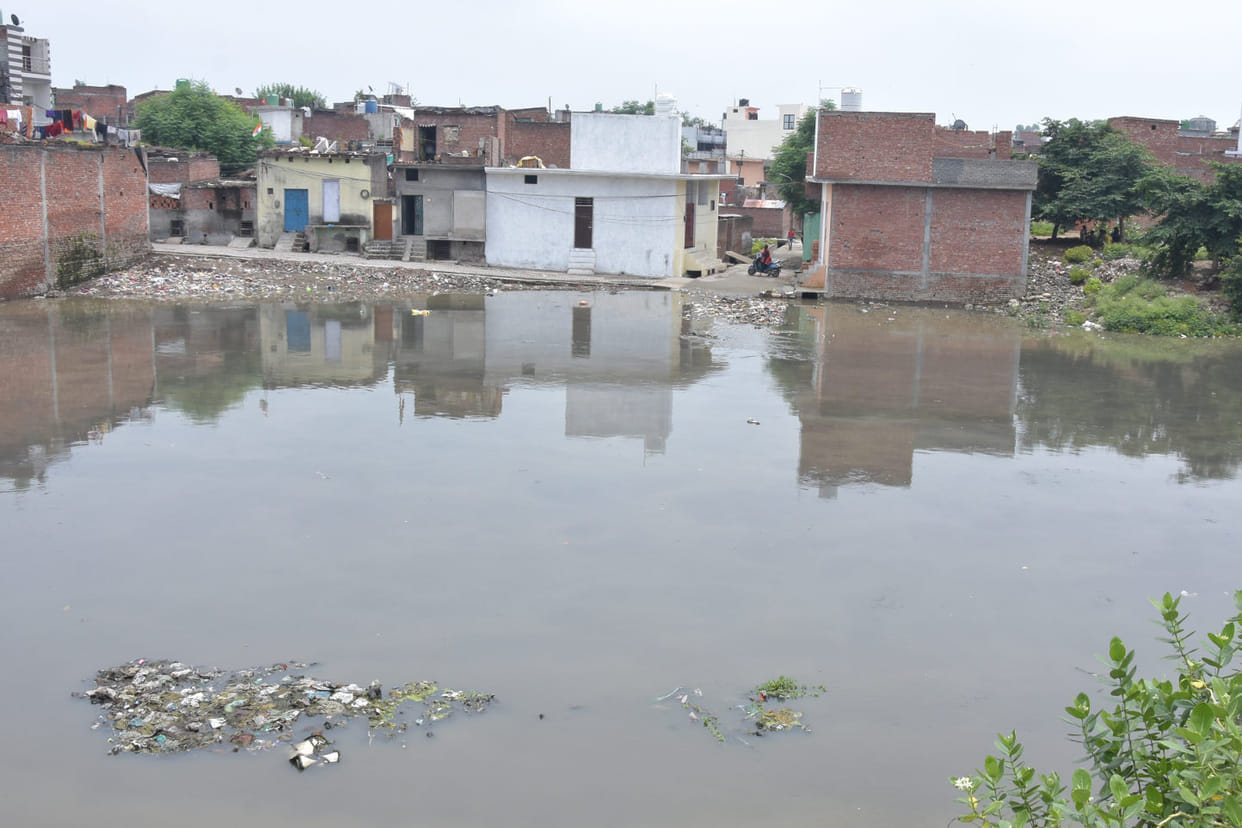 People in panic due to rising water level in Dhamola river