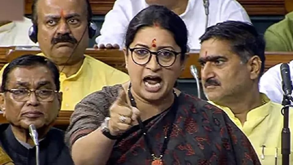 Smriti Irani use to speak showing her finger, give me give house first, MLA Munni Rajak challenged her