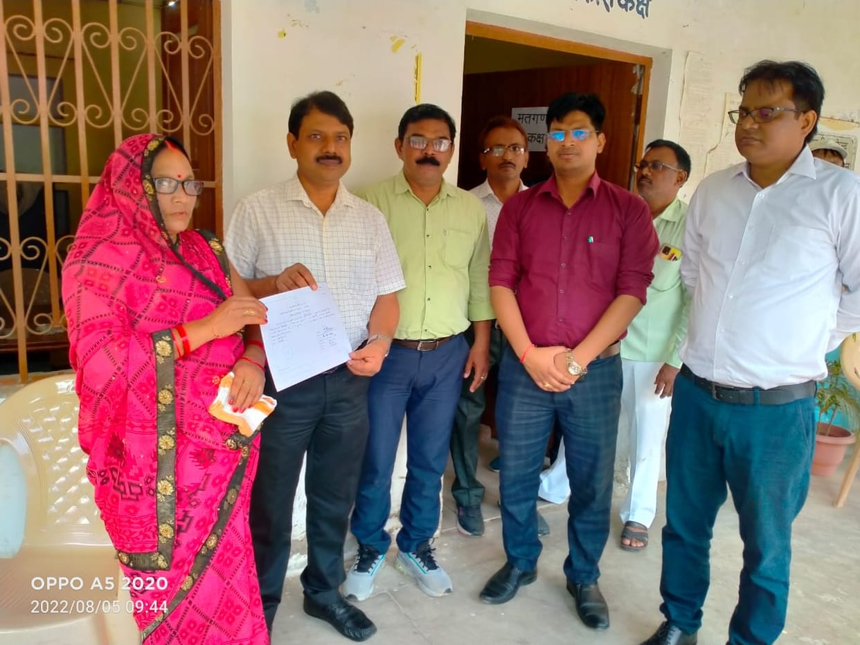 Panchayat By Elections Jyoti from Kashi Vidyapith and Pramila Singh from Baragaon win