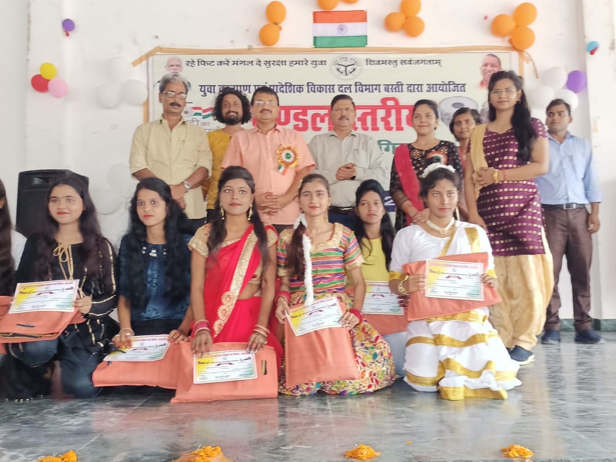 Basti and Siddharthnagar dominate in youth festival