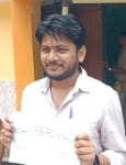 फोटो-13- प्रमाण पत्र के साथ निर्वाचित प्रधान अतुल कुमार पटेल। संवाद