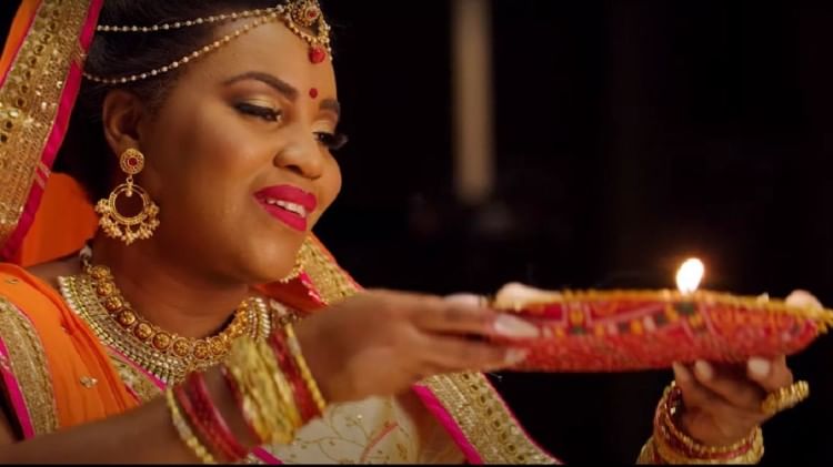african american singer actress Mary Millben sings Indian national anthem takes blessings of pm narendra modi
