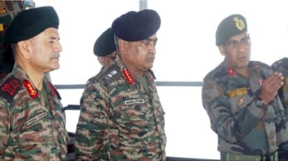 जम्मू-कश्मीर: सेना प्रमुख मनोज पांडे पहुंचे उत्तरी कमान, आईबी और एलओसी की सुरक्षा स्थिति की समीक्षा की सेना अध्यक्ष जनरल मनोज पांडे