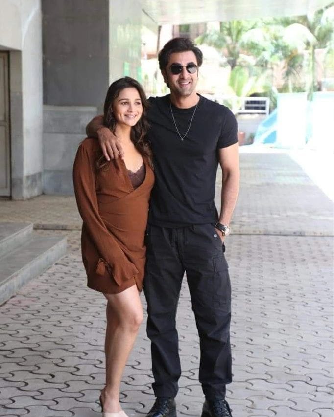 Brahmastra promotion: first time alia bhatt flaunts baby bump with ranbir kapoor photos went viral on internet