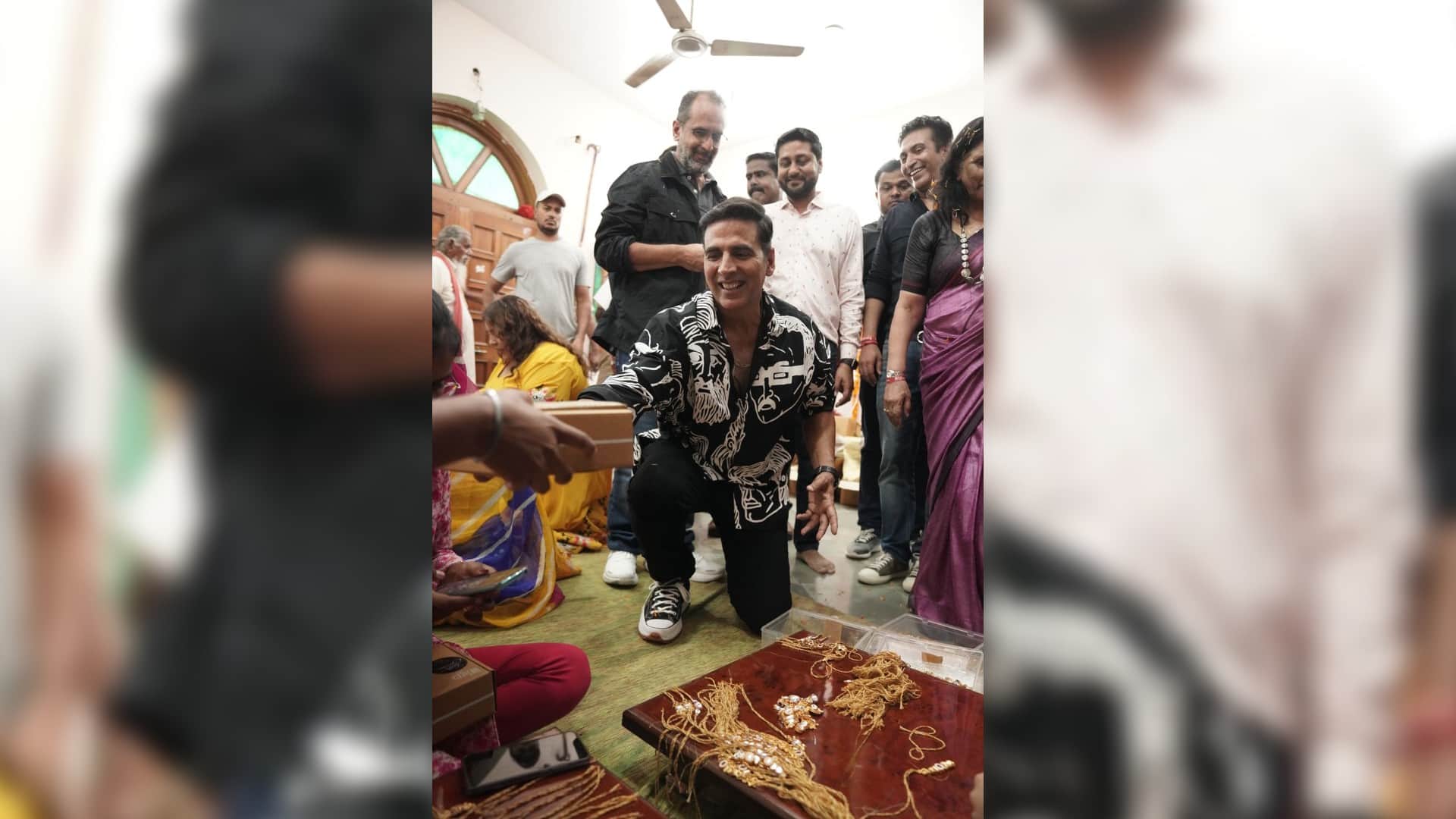 Akshay Kumar Reached Jaipur with his team Women artisans tied Rakhi to Raksha Bandhan actor