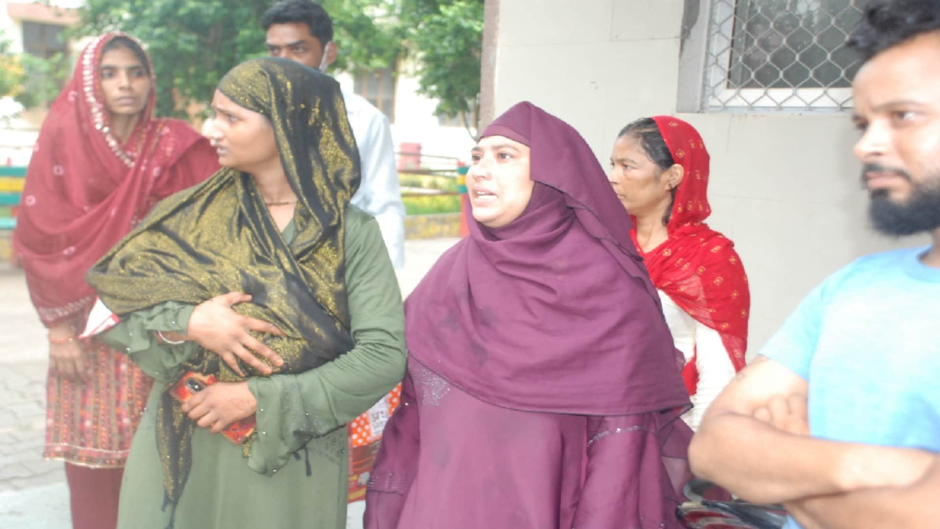 new born baby died uring birth after a pragnant Woman did not get the ambulence and doctor in Baghpat