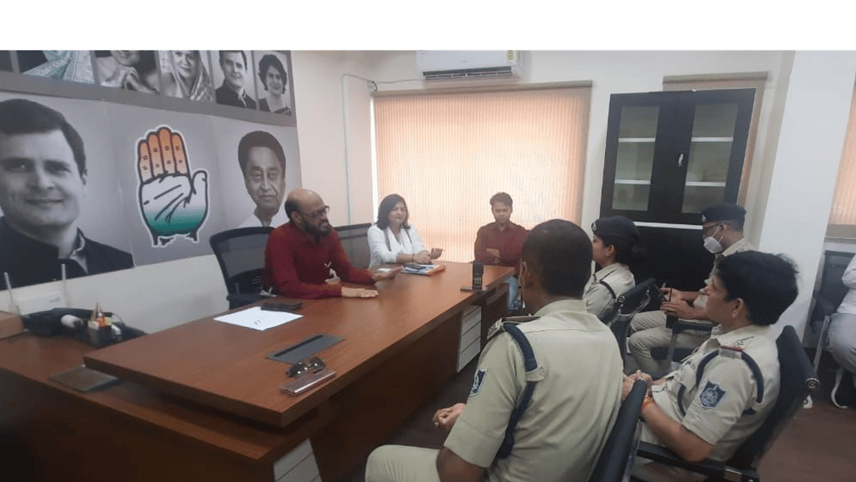 MP News: Police entered PCC before giving tricolor to RSS chief Bhagwat, Congress said that it is also a crime