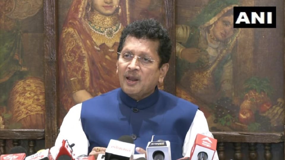 Shinde faction seeks blessings from Uddhav Thackeray, Kesarkar said this