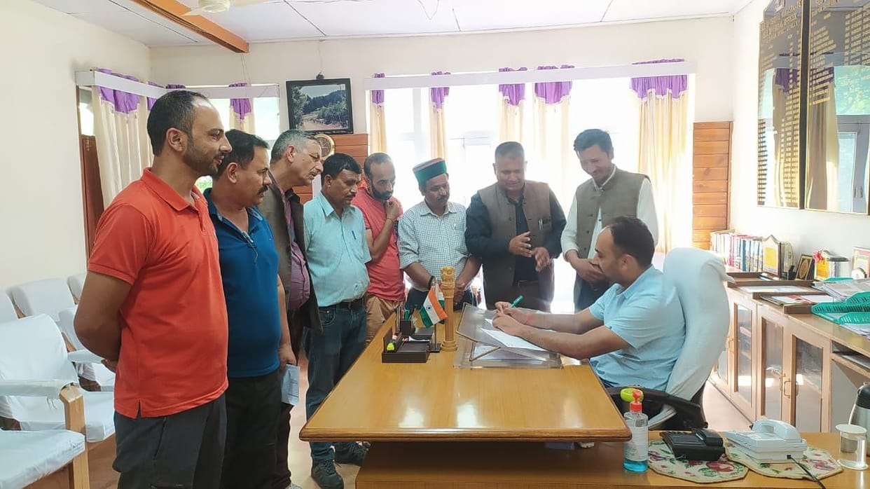 congress gave memorenmom to sdm about road condition