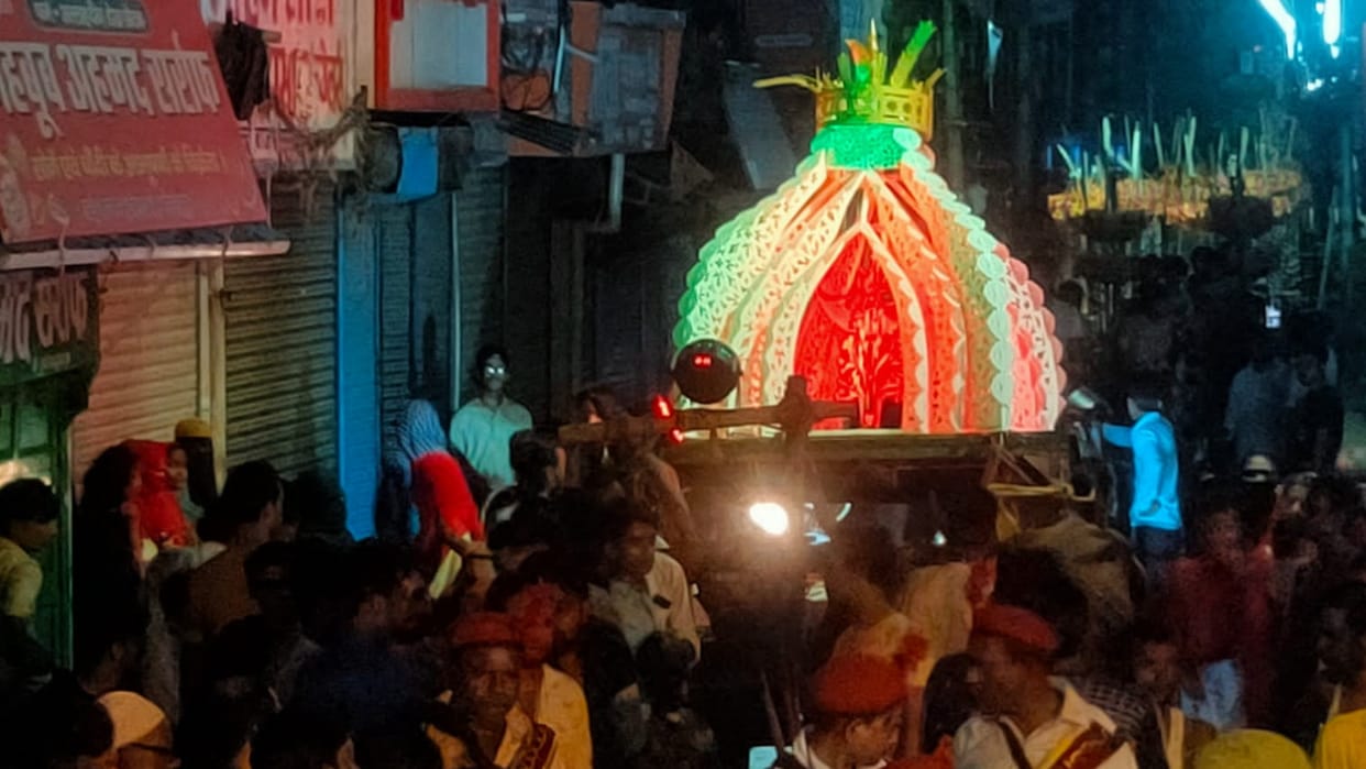 Lighting outpost and procession of Alam came out on sixth Muharram