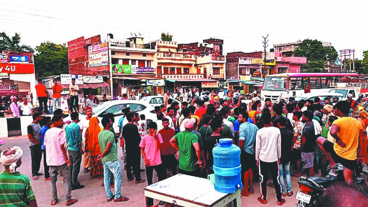 car rider took youth who was released on bail in Gorakhpur