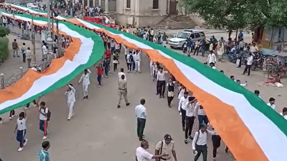 Har Ghar Tiranga Campaign Gwalior Tiranga Yatra with 1,111 meter long national flag