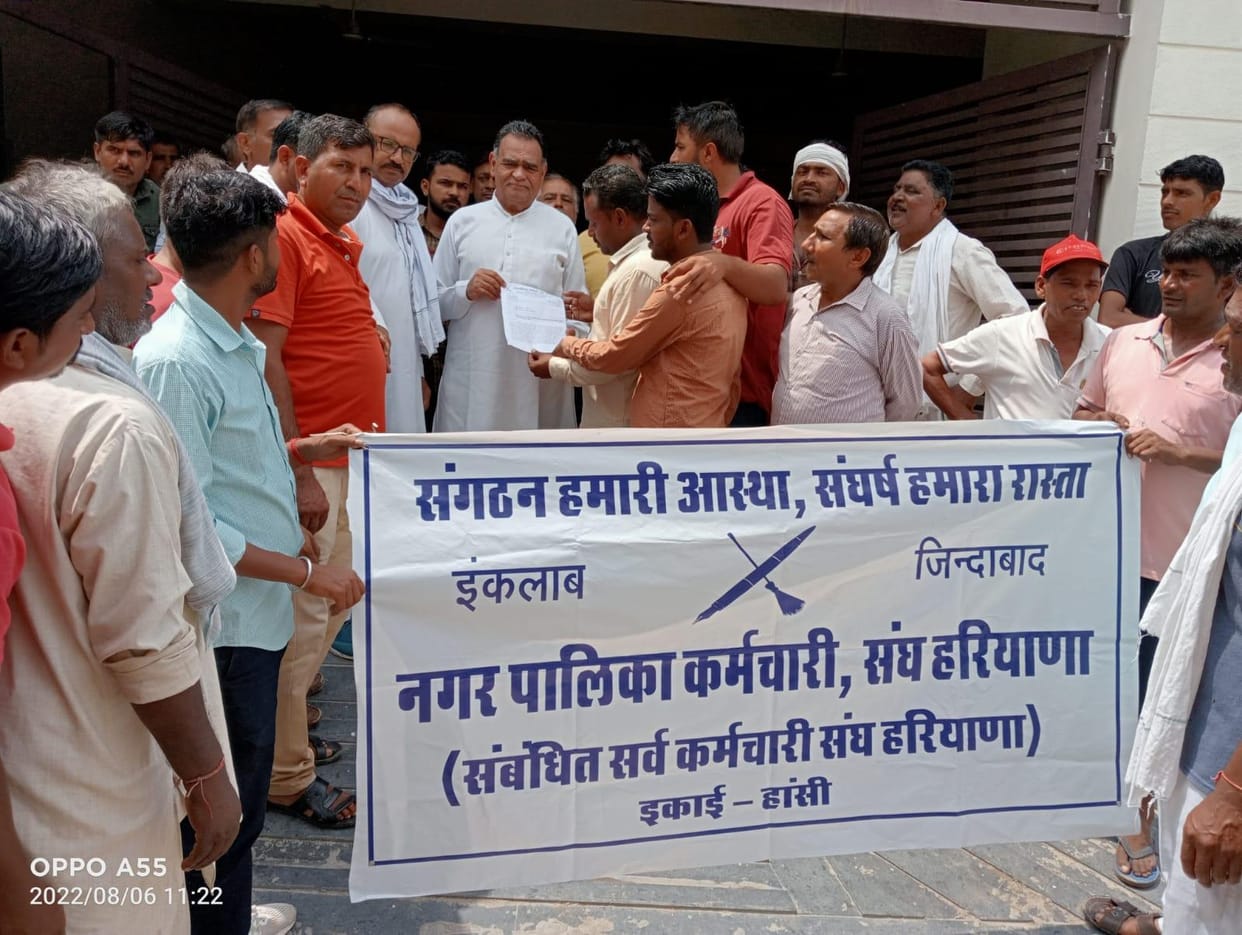 Cleaning workers demonstrated and submitted a memorandum