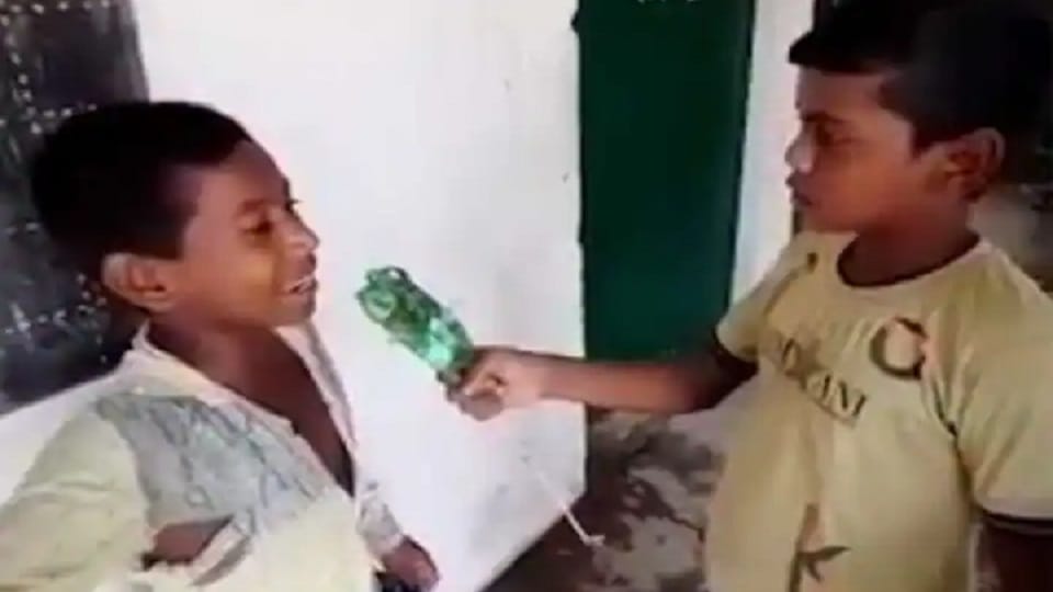 Jharkhand 12 years Old boy turns reporter to show school shocking condition