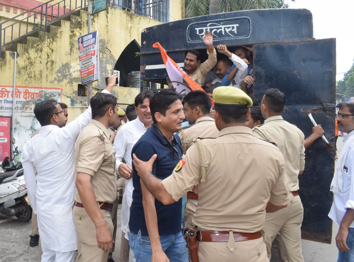 When prevented from going to the collectorate, the Congressmen arrested by dropping the barrier
