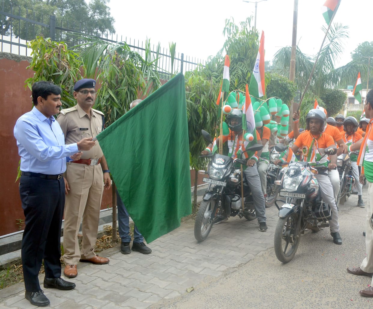 Aligarh: Bike rally taken out under the tricolor campaign at Har Ghar