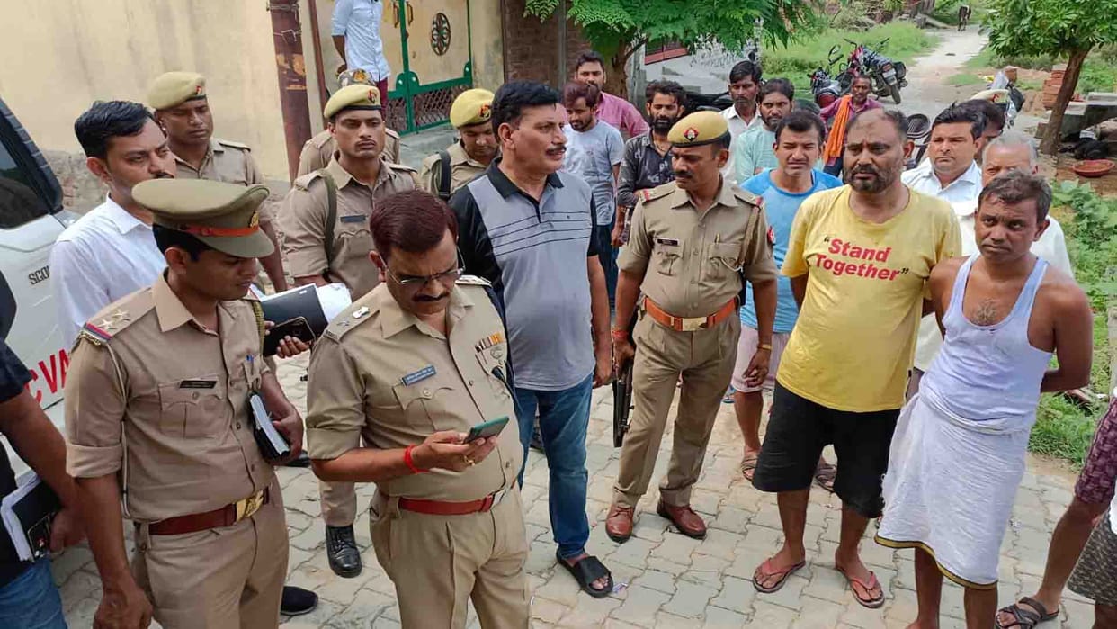 Fatehpur: miscreants robbed three including the couple