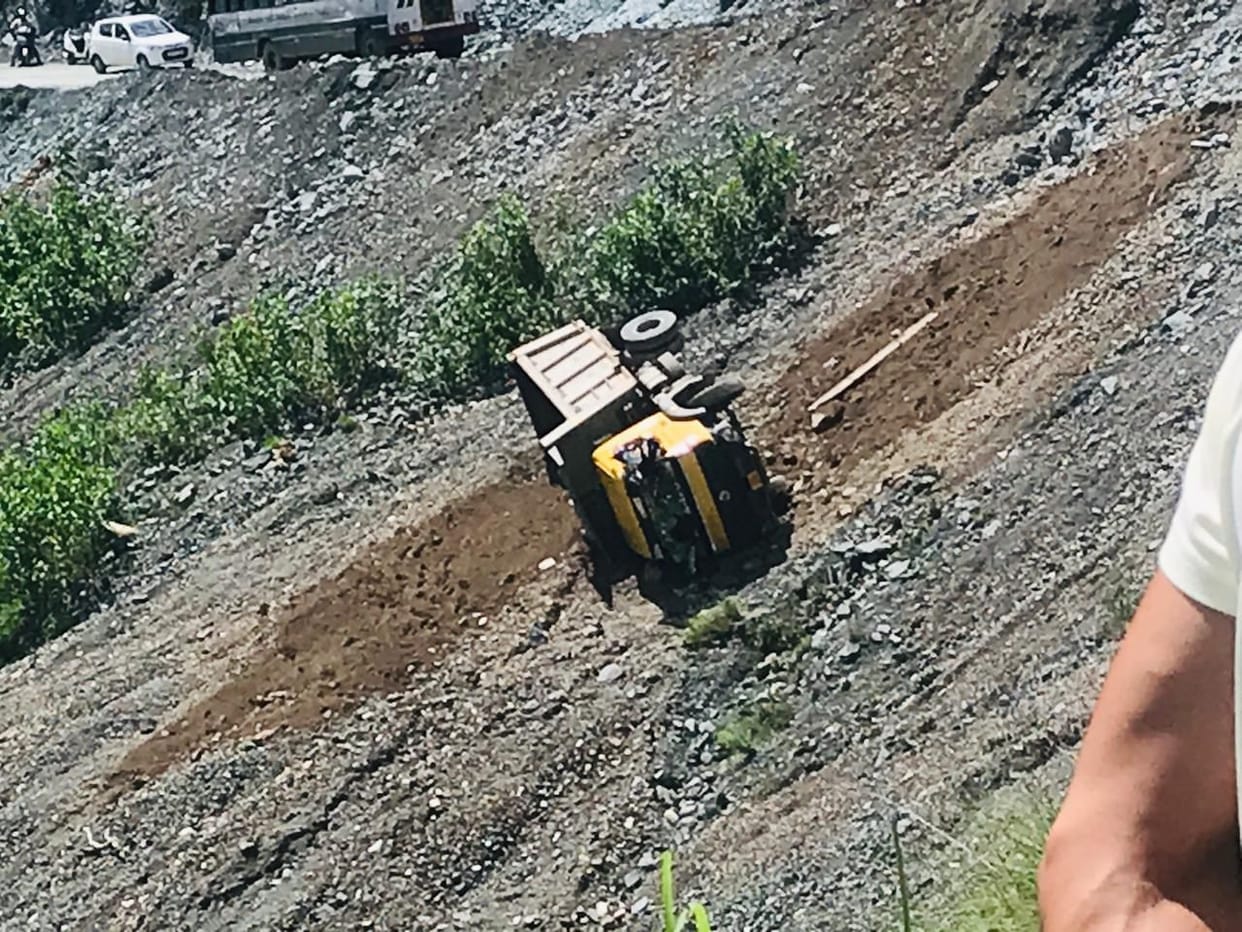 Tipper fell in ditch, driver injured