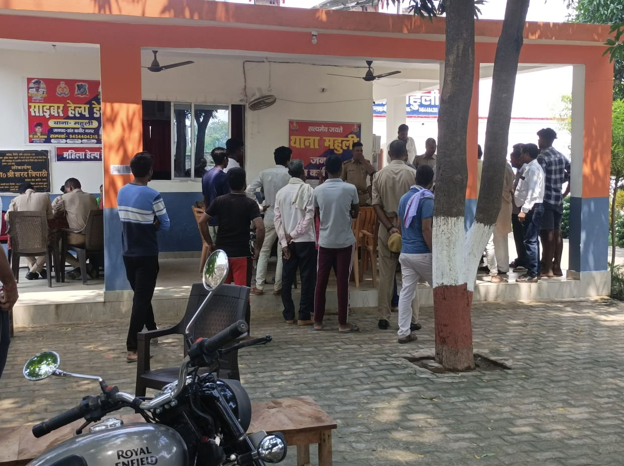 Angry villagers held doctor hostage over woman death in sant kabir nagar