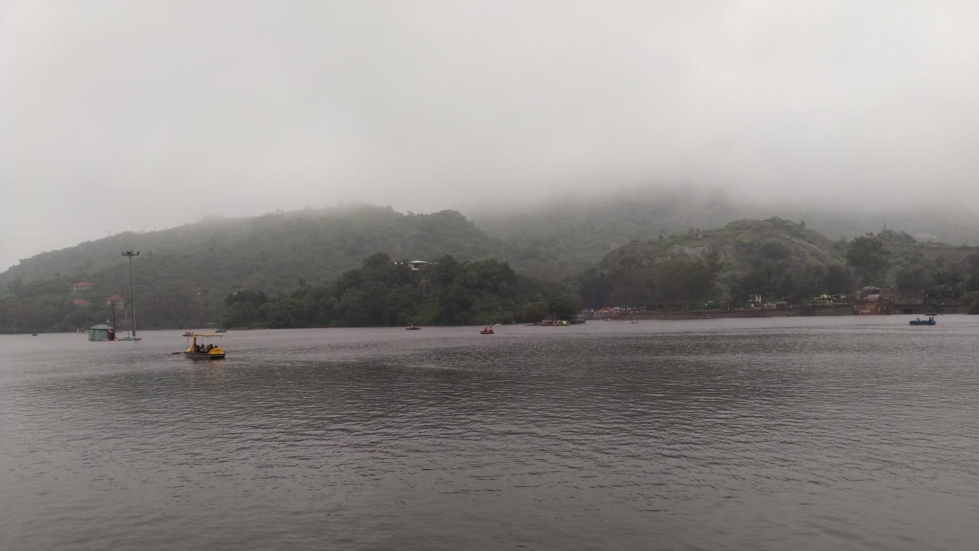 rain in Mount Abu of Sirohi tourist thrilled to watched scenery of hill station