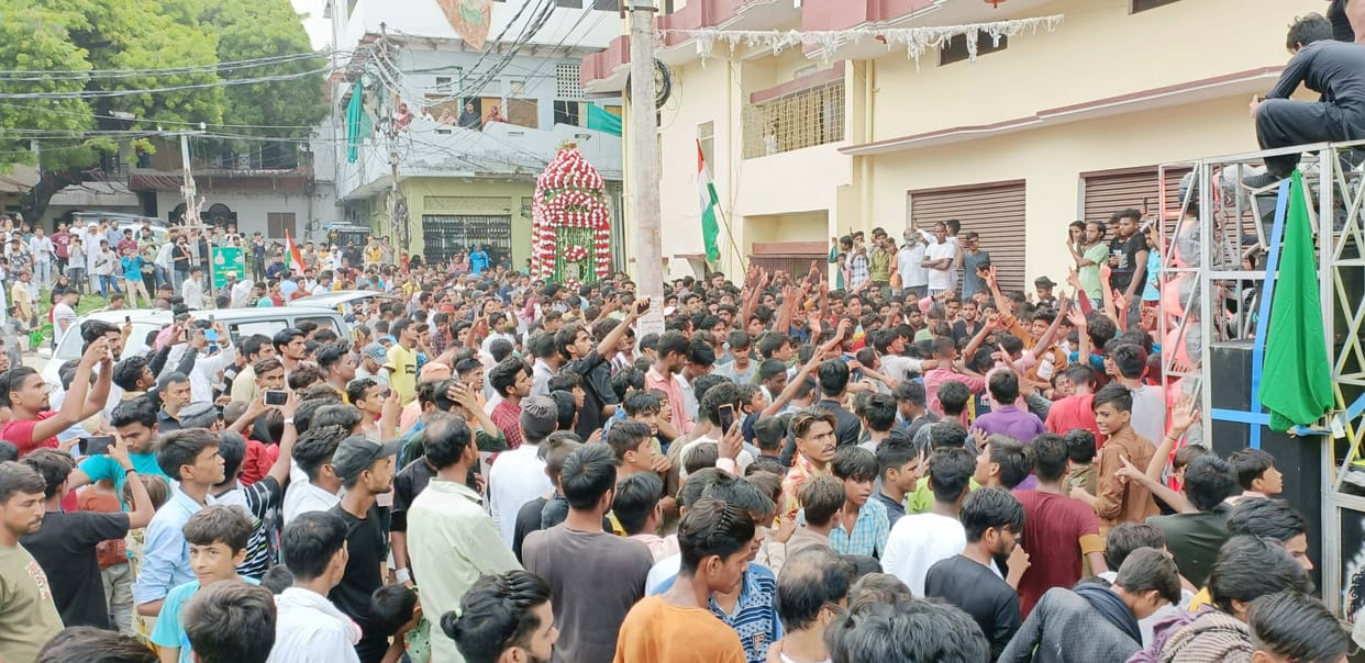 Mehndi procession out of aqidat
