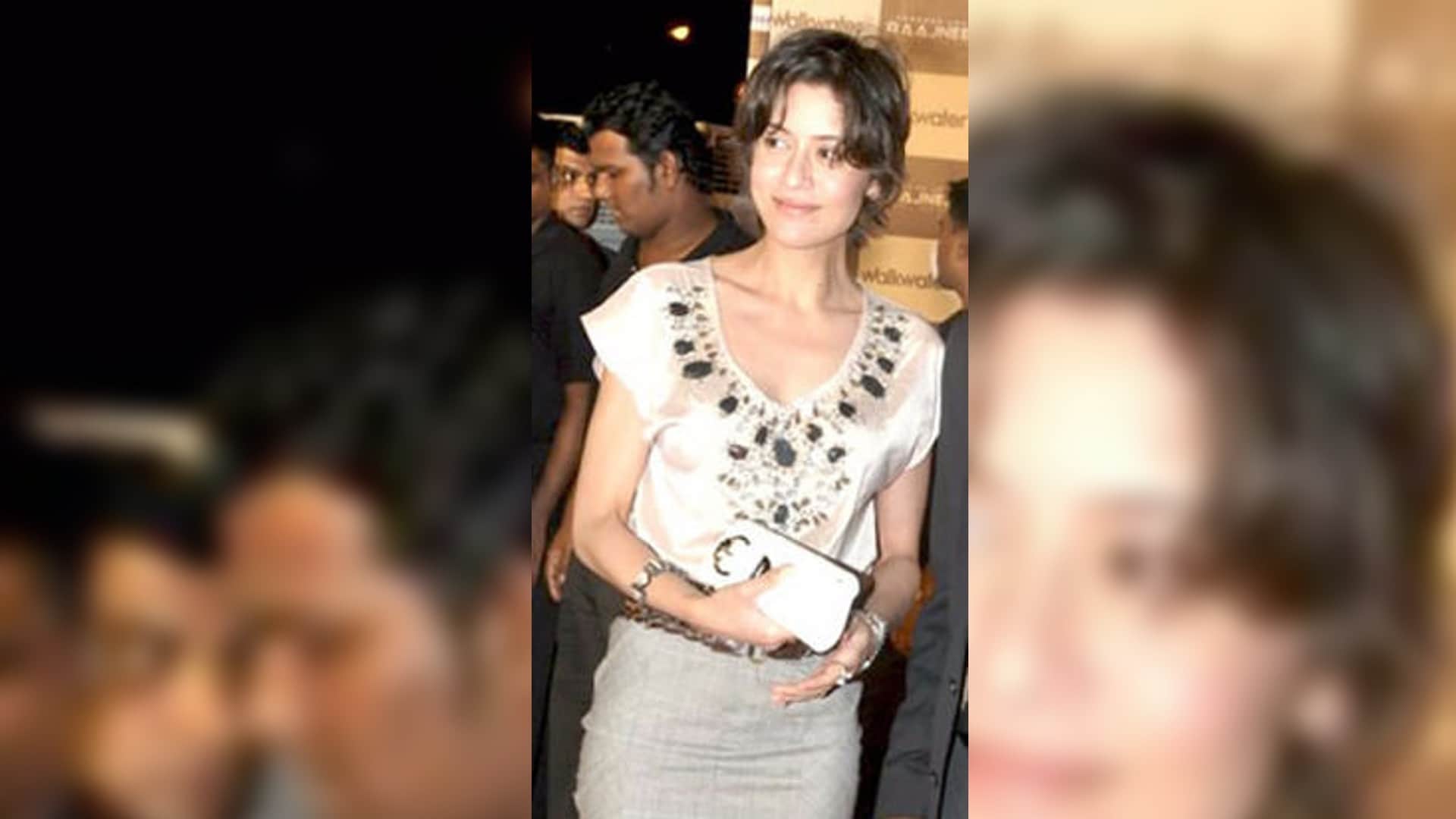 Hrithik Roshan Film Fiza actress Shabana Raza aka Neha Manoj Bajpayee wife look changed after marriage