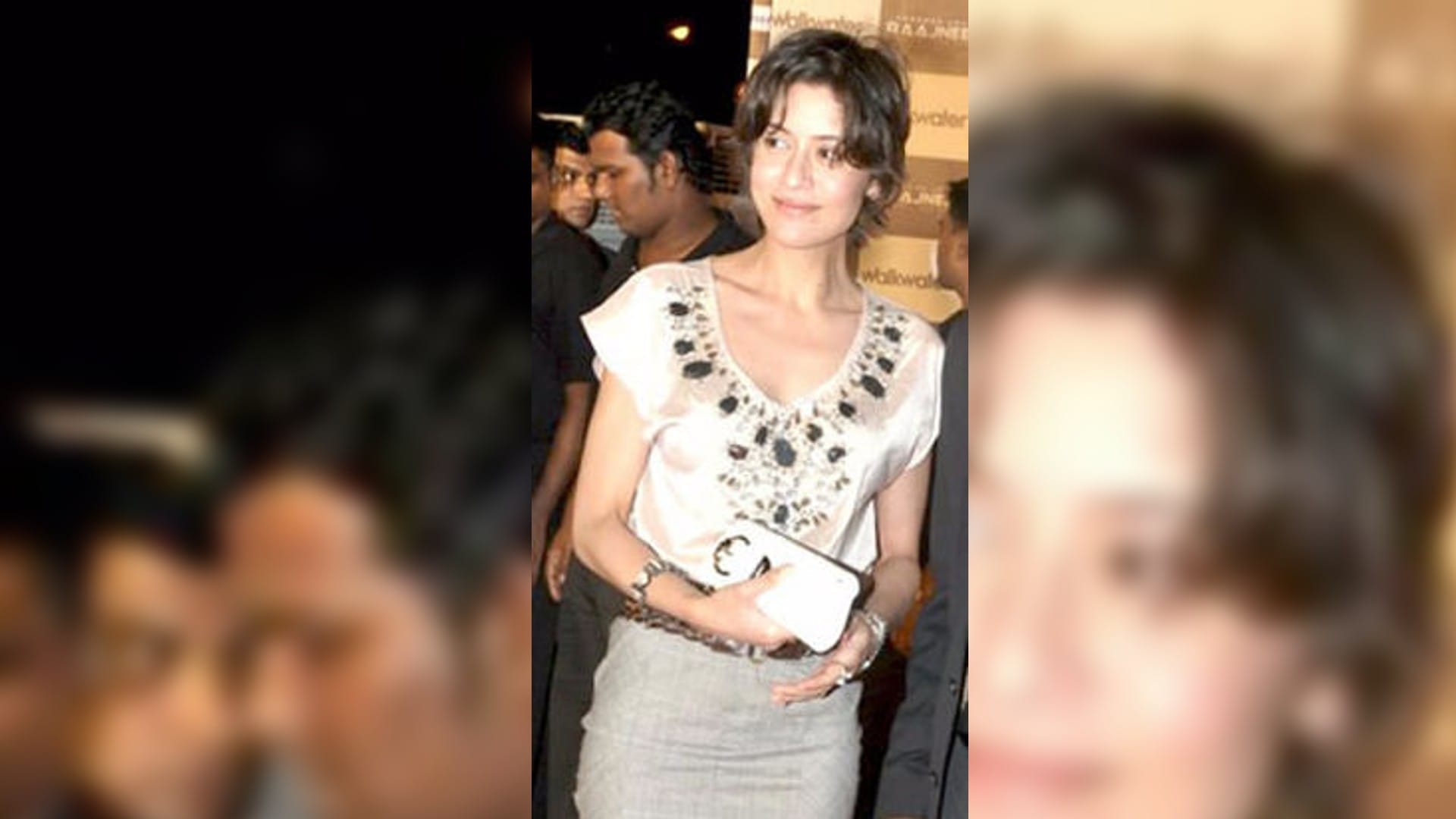 Hrithik Roshan Film Fiza actress Shabana Raza aka Neha Manoj Bajpayee wife look changed after marriage
