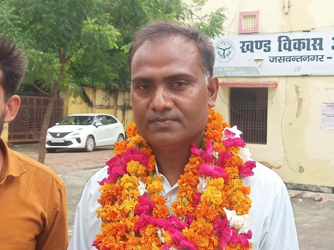 Etawah: Indresh Kumar elected head of village Alampur Naria